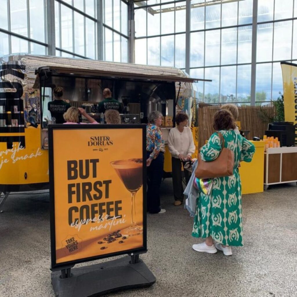 Kompakte mobile Bar mit Zapfanlage für Getränkeverkauf