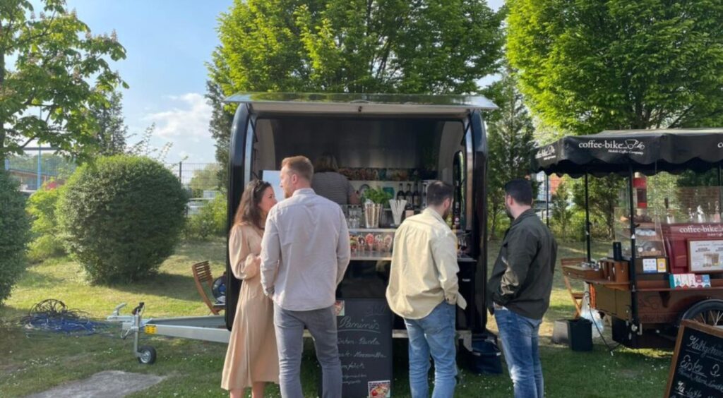 Mobile Cocktailbar Anhänger für Hochzeiten und Firmenfeiern